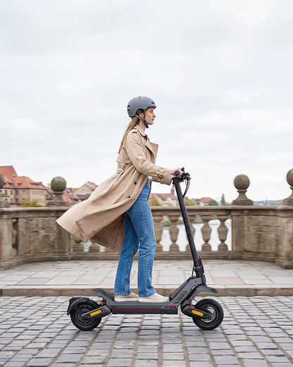 ENGWE Y700 1200W Peak Power Motor 85KM Range Foldable Electric Scooter